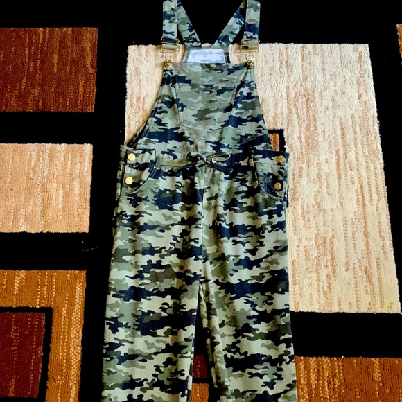 Pocket Front Camo Print Jumpsuit - Picture 3 of 3